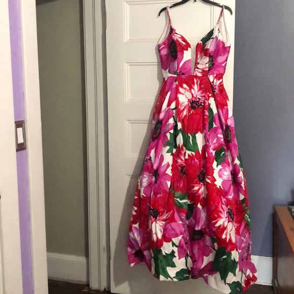 Prom dress - Picture 1 of 3